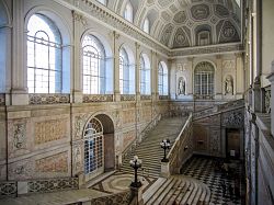 Napoli - La scalinata di Palazzo Reale