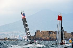 America's Cup Napoli - Oracle e China Team davanti a Castel dell'Ovo