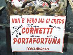 San Gregorio Armeno - i cornetti portafortuna