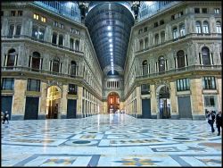 Napoli - La Galleria Umberto I di sera 