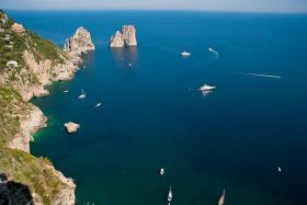 Capri - Vista dei Faraglioni