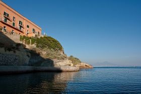 Napoli - La Discesa Gaiola e il Vesuvio