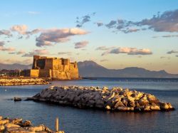 Castel dell'Ovo al tramonto 