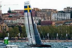 America's Cup Napoli - Artemis davanti a via Caracciolo