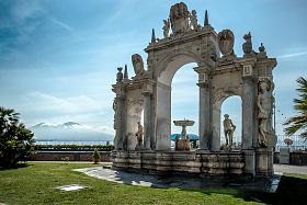 Napoli - Fontana del Gigante