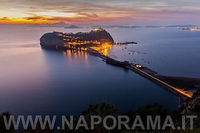 Nisida al tramonto