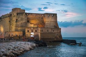 Napoli - Castel dell'Ovo e Vitigno Italia 