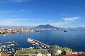 Il panorama del golfo di Napoli 