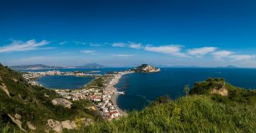 Bacoli, Miseno e Mare morto da Monte di Procida