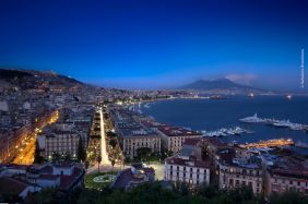 Napoli all'imbrunire